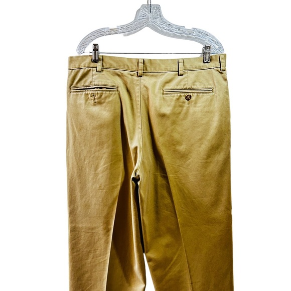 L.L. Bean Men's Chinos, Natural Fit, Hidden Comfort, Pleated Waist 35 - Picture 4 of 7